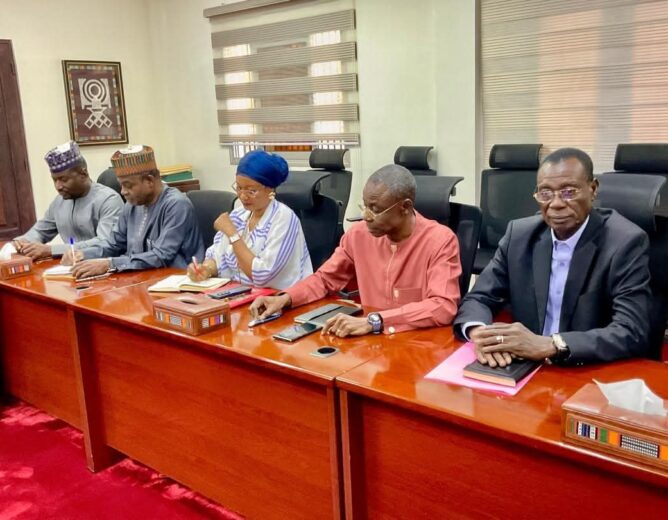 Kabir Maïga présente ses innovations au Premier Ministre