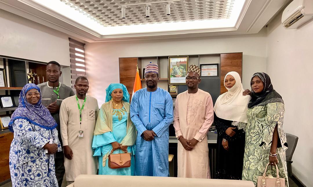 Communication de Proximité et Langues Nationales : Le Ministre Adji Ali Salatou reçoit l&rsquo;Association des Radio-Clubs du Niger